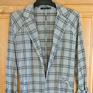 *DOE & RAE 'MID LENGTH' DUSTER / COAT / GRAY PLAID / SIZE MEDIUM / PERFECT